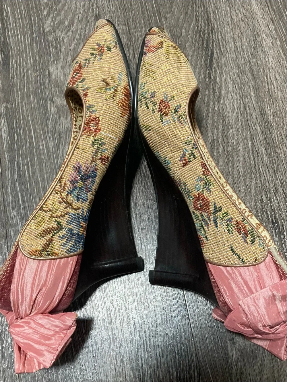 Kenzie Blink Tapestry Floral Peep Toe Wedge Heels Pink Bow Accent Size 8.5M